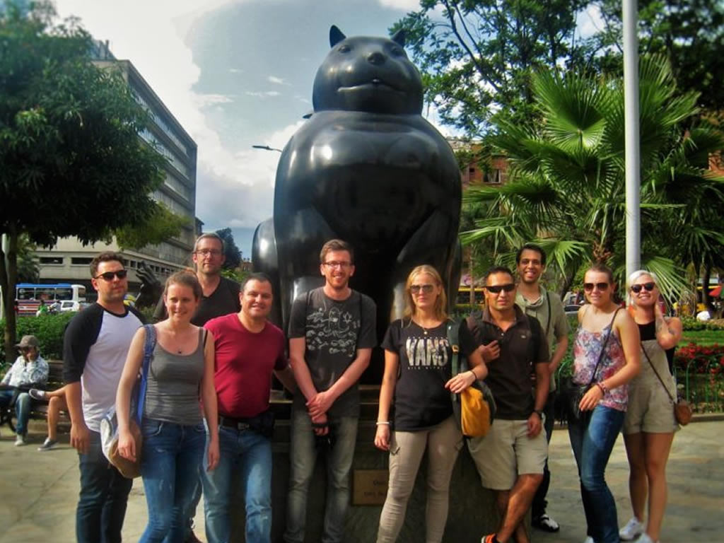 İspanyol okulu öğrencileri kültür turu Nueva Lengua Medellín